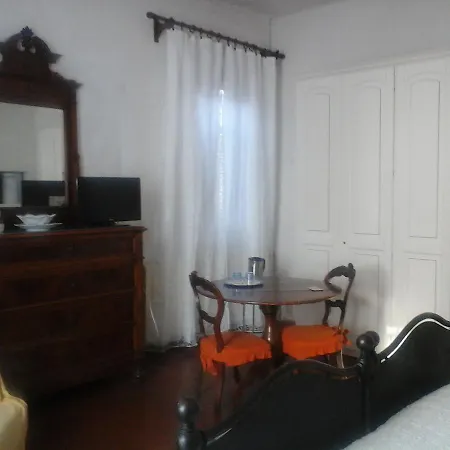 לינה וארוחת בוקר Ca Morari 3*