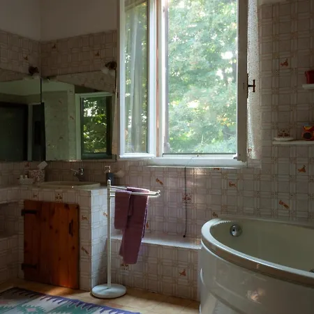 לינה וארוחת בוקר Ca Morari 3*